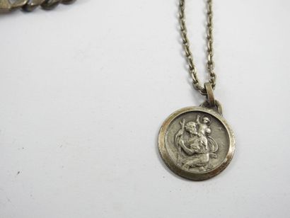 LOT including bracelets, chains, pendants,...