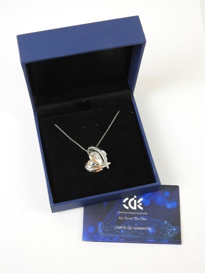 CDE: Chain and its heart pendant decorated...