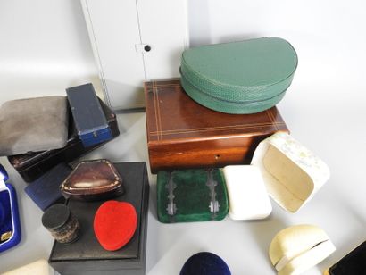 LOT including various cases, boxes, jewelry...