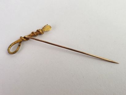 Tie pin in 18K (750°/°°) yellow gold, the...