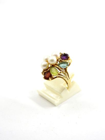 Yellow gold ring 750 thousandths decorated...
