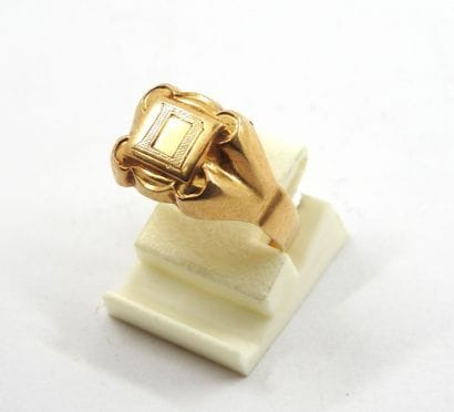 CHEVALLIERE in yellow gold 750 thousandths....