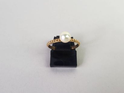 Ring in 18K (750°/°°) yellow gold with a...