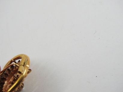 BROCHURE flower in yellow gold 750 thousandth...