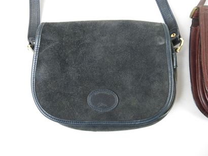 LONGCHAMP: Black leather shoulder bag. 18...