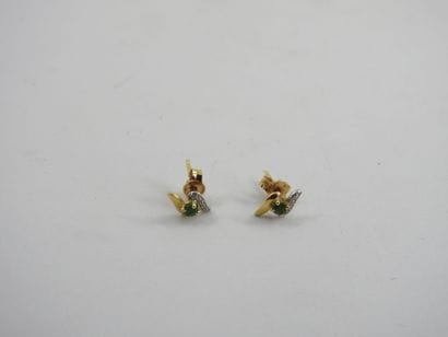 PAIR OF EAR PINS in yellow gold 750 thousandths...