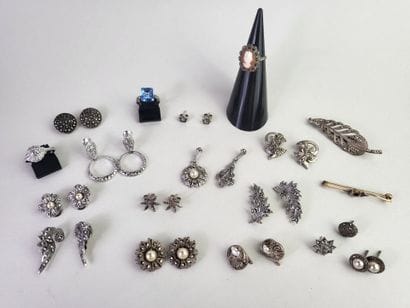 Lot of 20 silver jewels (800°/°°°) and marcasites...