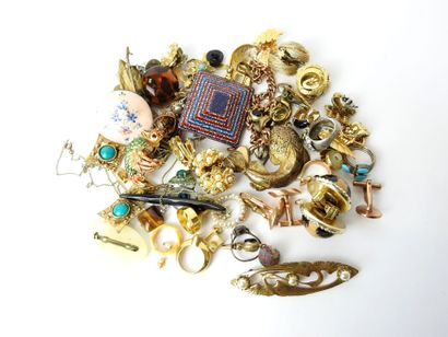 LOT OF JEWELRY : Brooches, rings, necklaces,...