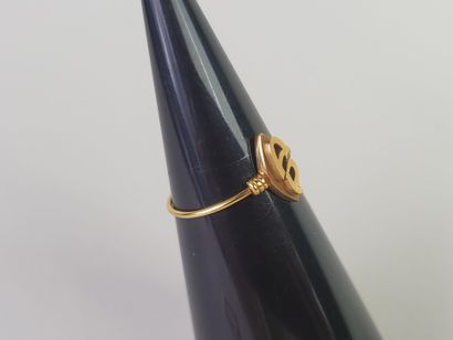 Lot of two 18K (750°/°°) yellow gold signet...