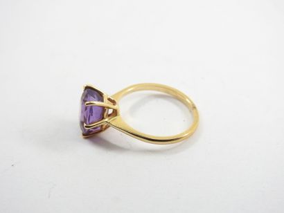 Yellow gold ring 750 thousandths decorated...