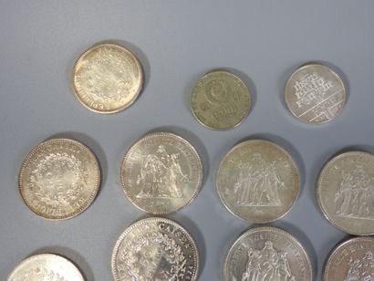 CURRENCIES : 
13 x 50 francs silver Hercules...