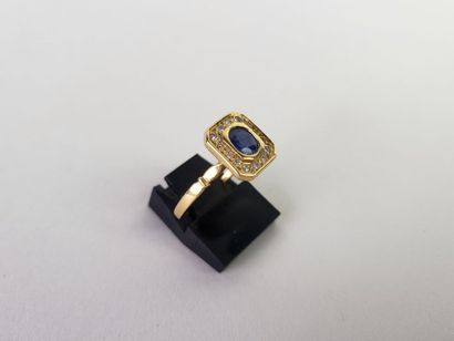 Rectangular ring in 18K (750°/°°) yellow...