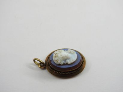 Gilded metal pendant decorated with a cameo...