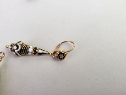 Small lot of 3 jewels in yellow gold 18K...