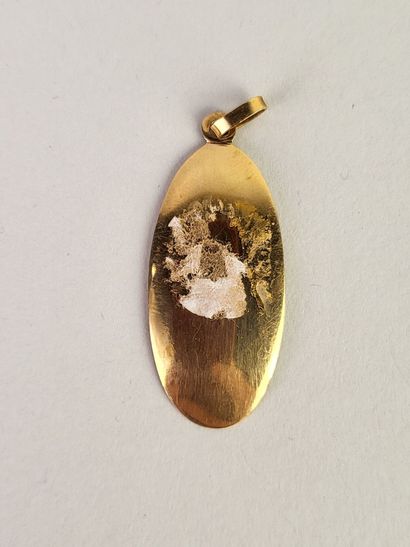 Oval religious medal in yellow gold 18K (750°/°°)...
