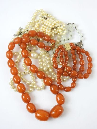 Necklace and bracelet in pearls of amber...