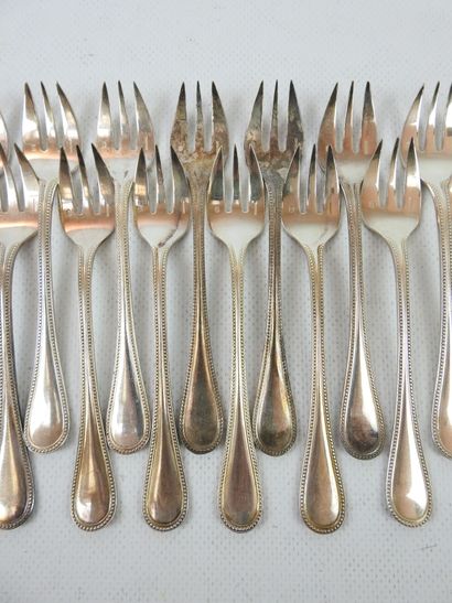 CHRISTOFLE: Eighteen silver metal oyster...