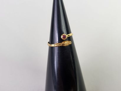 Lot of two 18K (750°/°°) yellow gold rings...