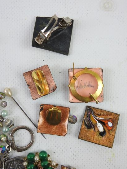 LOT OF JEWELRY FANTAISIE of which enamelled...