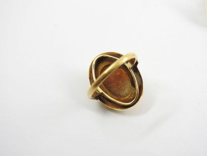 Yellow gold ring 750 thousandths with decoration...