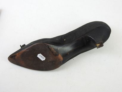 CHRISTIAN DIOR and Roger Vivier : Pair of...