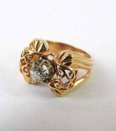 Ring in 18K yellow gold with a diamond (0.4...