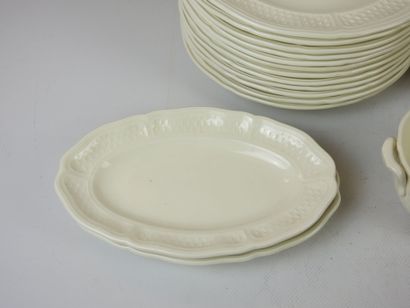 GIEN: Earthenware dinner service model Pont-Aux-Choux...