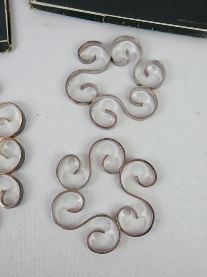 GALLIA: A trivet and two coasters in silver...