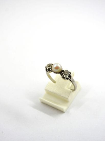 RING in white gold 750 thousandths with decoration...