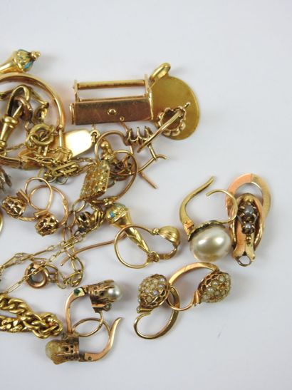Lot of gold 750 thousandths including religious...