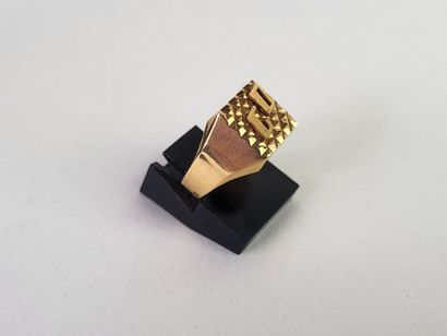 Ring in 18K yellow gold (750°/°°), engraved.
Weight...