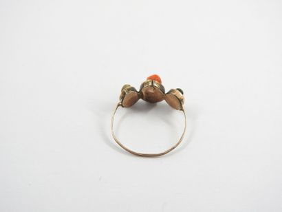 Gilded metal ring decorated with three heads...