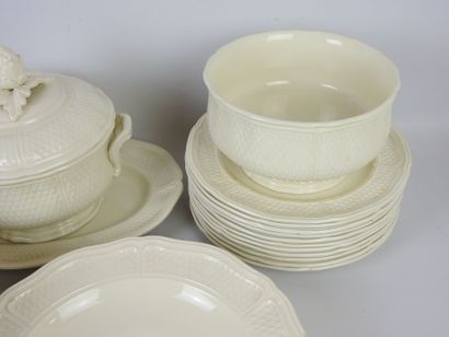 GIEN: Earthenware dinner service model Pont-Aux-Choux...