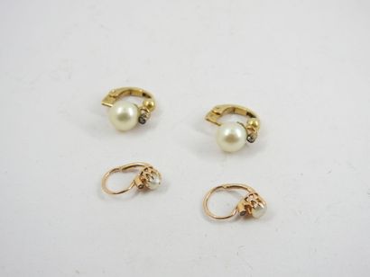 TWO PAIRS OF earrings in yellow gold 750...