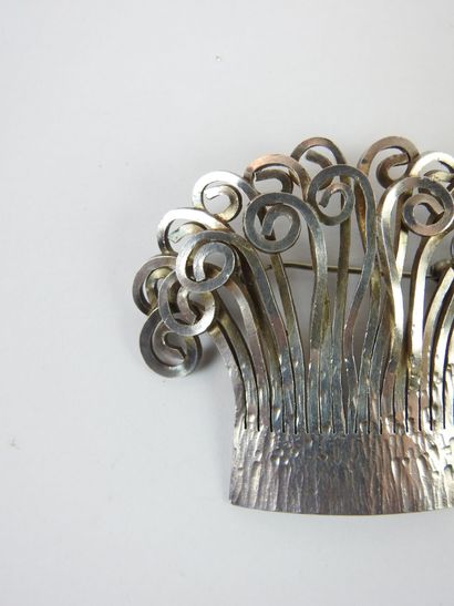 Spout in hammered and carved silver. Foreign...