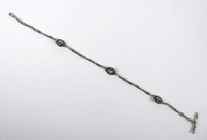 WATCH CHAIN in silver with links in the shape...