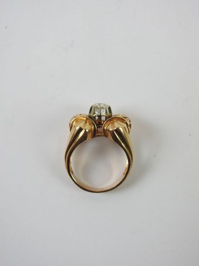 Ring in 18K yellow gold with a diamond (0.4...