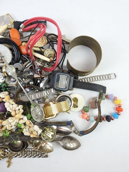 IMPORTANT LOT OF JEWELRY FANTAISIE including...