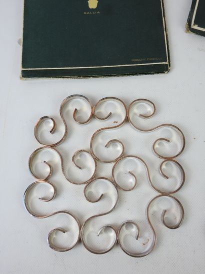 GALLIA: A trivet and two coasters in silver...