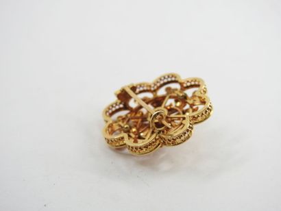 BROCHURE flower in yellow gold 750 thousandths...
