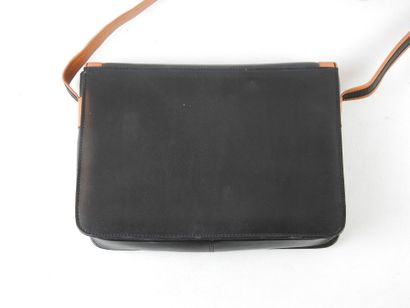 KENZO: Black and brown shoulder bag. 19 x...