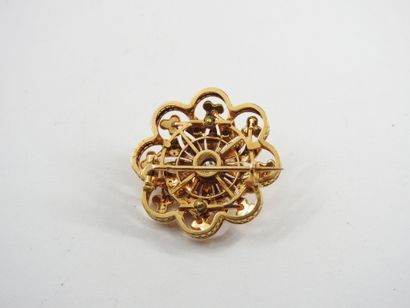 BROCHURE flower in yellow gold 750 thousandths...