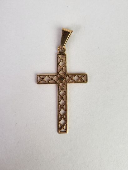 Pendant-cross in 18K (750°/°°) yellow gold.
Weight...