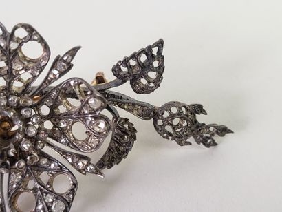 18K (750°/°°) yellow gold and silver (800°/°°)...