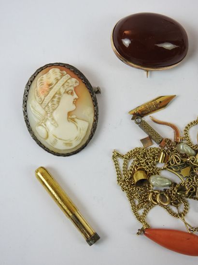 Gold lot 750 thousandths: Gold chain and...