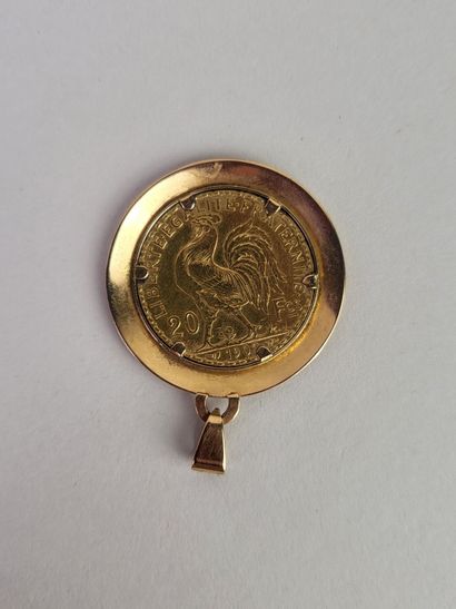 Pendant in yellow gold 18K (750°/°°) centered...