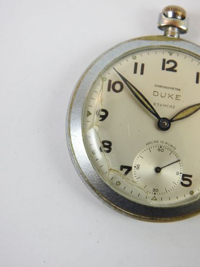 DUKE: Old waterproof steel chronograph. Cracked...