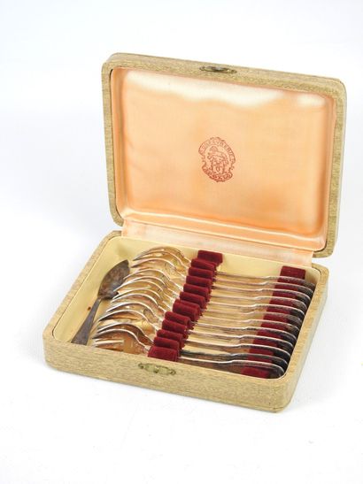 APOLLO: Twelve silver plated oyster forks....