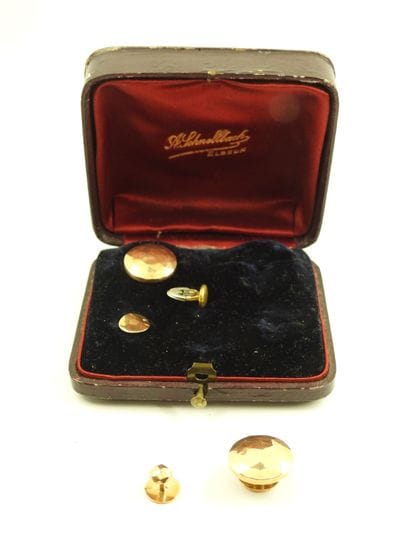 Two pairs of cufflinks in yellow gold 750...