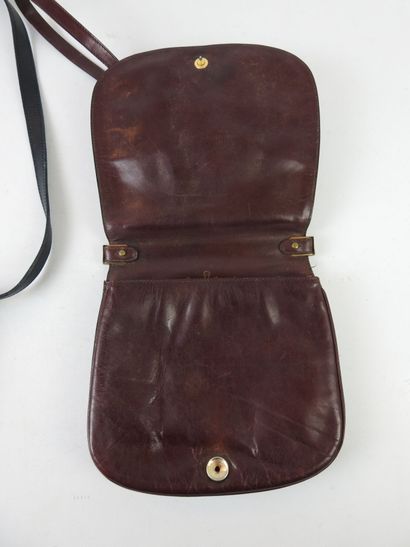 LONGCHAMP: Black leather shoulder bag. 18...